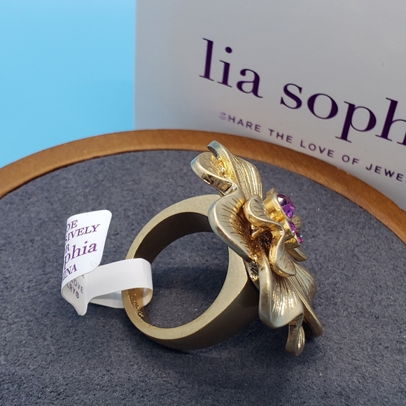 Lia Sophia Azalea Ring 💍 - Picture 6 of 9
